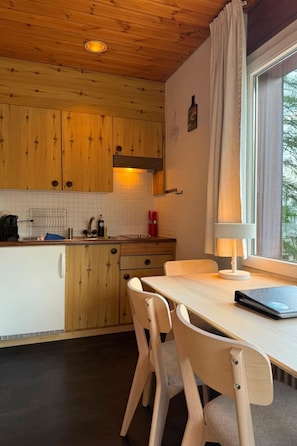 Fridge, microwave, oven, cookware/dishes/utensils - Miraflor Sonja by Arosa Holiday Appartement/Fewo, Dusche und Bad, WC, 2-Bettwohn by Interhome (Arosa)