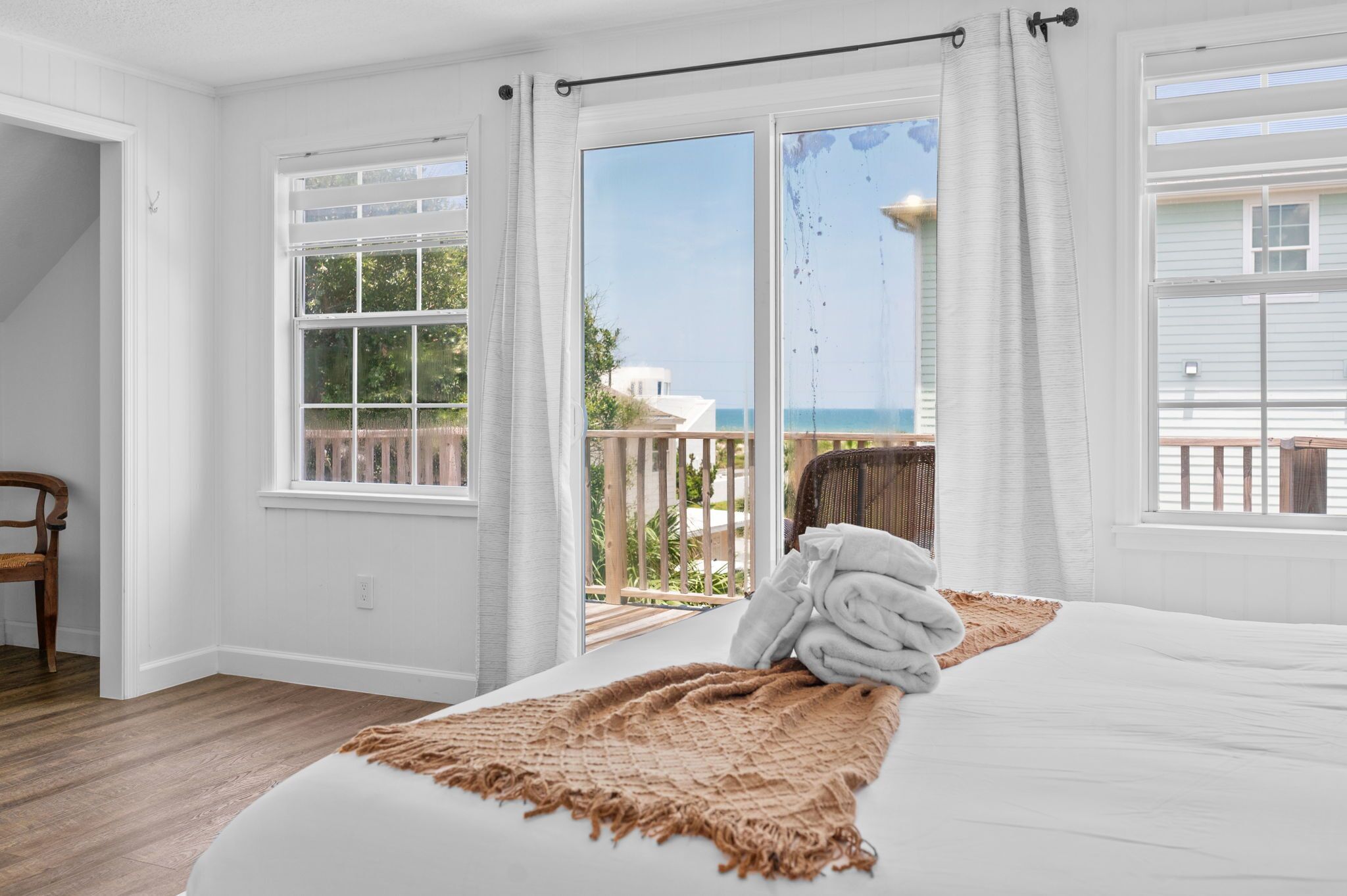5 bedrooms, desk, iron/ironing board, travel cot