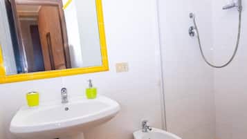 Doccia, asciugacapelli, asciugamani