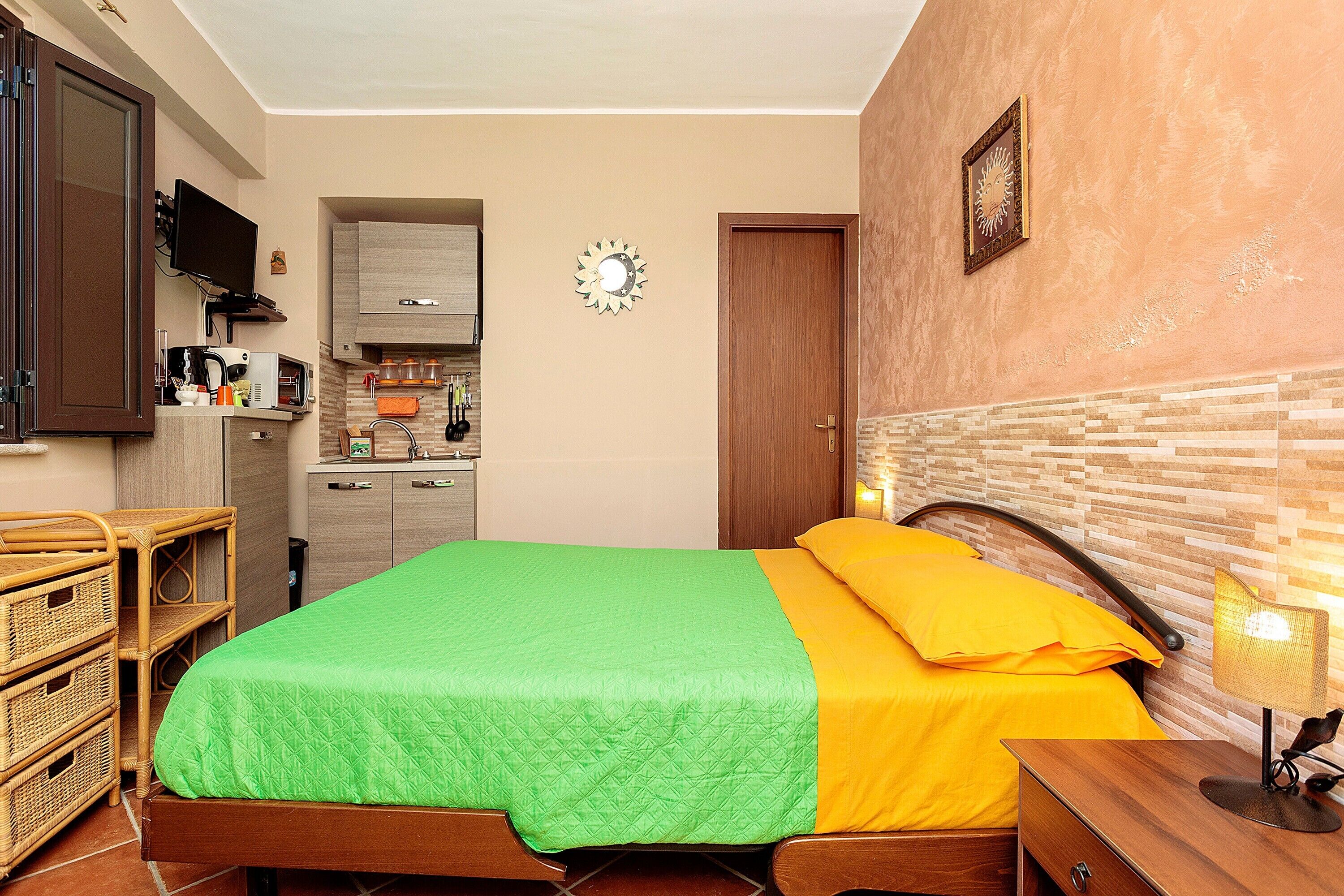 WiFi, bed sheets