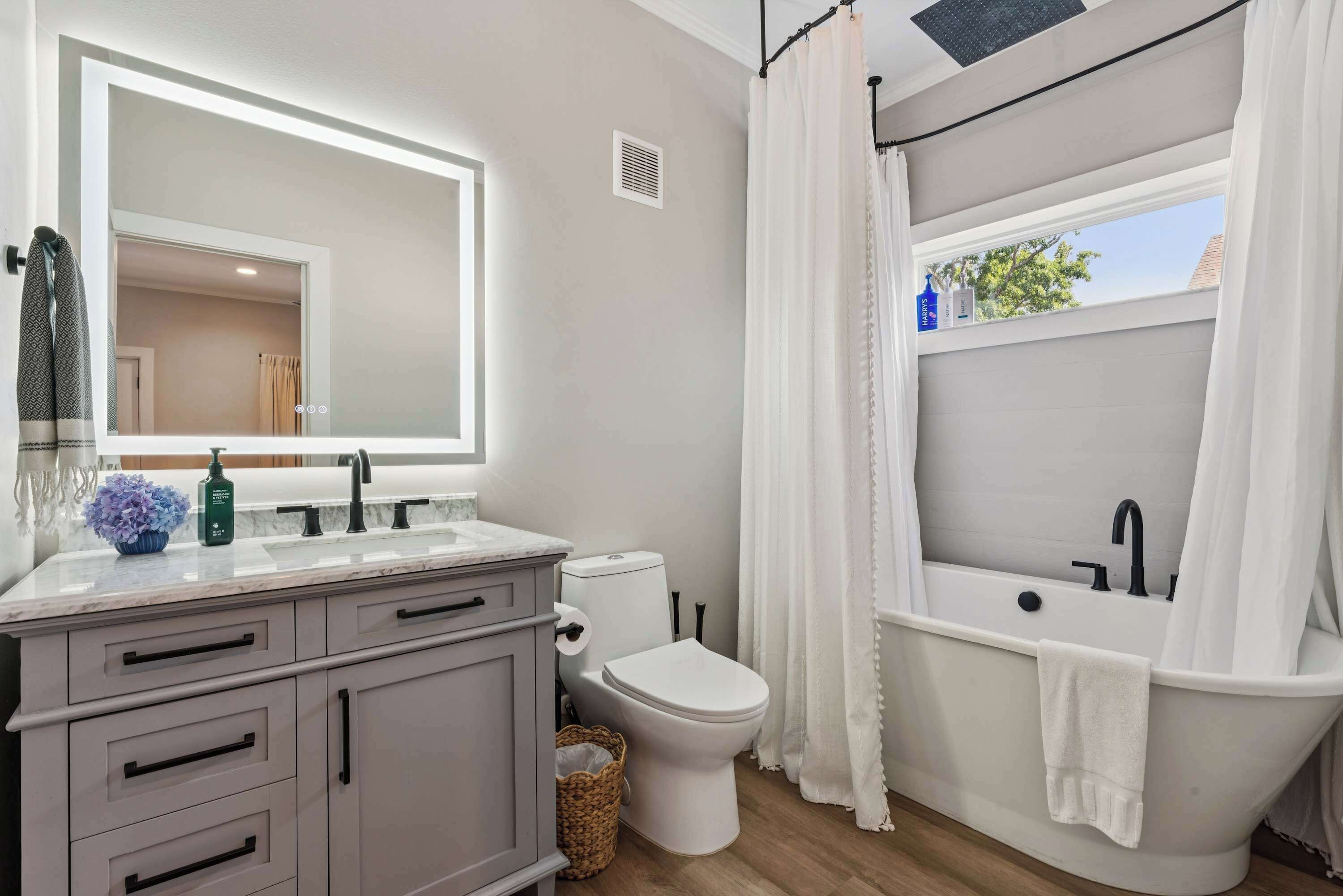 Studio, 1 King Bed with Sofa bed, City View (Loft Haven) | Bathroom