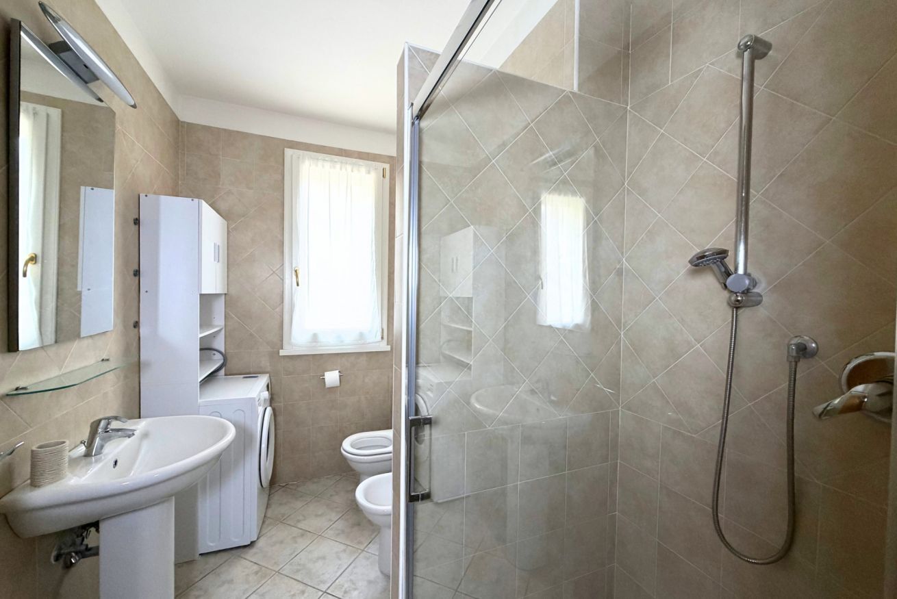 Dusche, Bidet, Handtücher