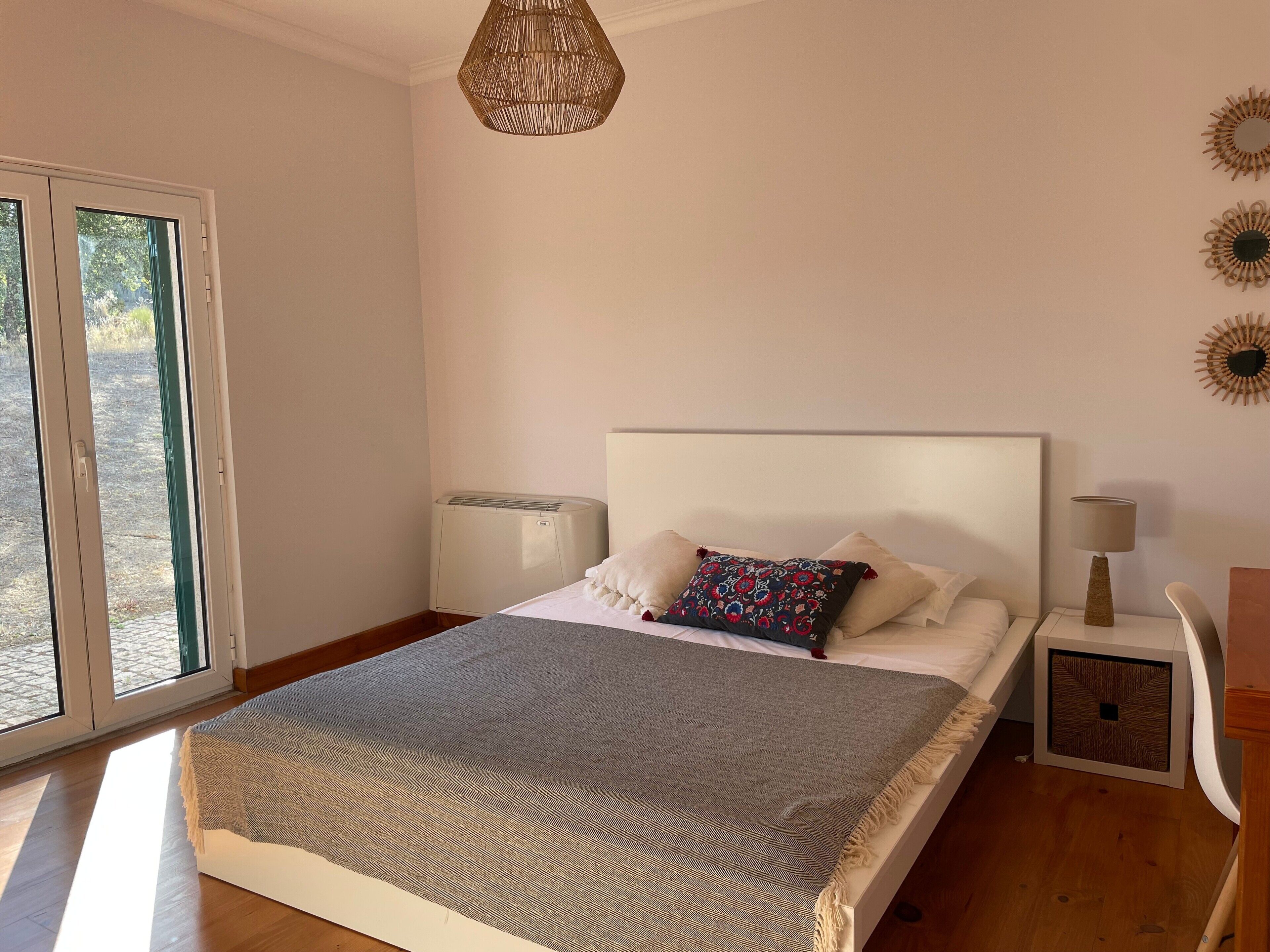 4 bedrooms, WiFi, bed sheets