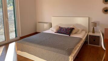 4 bedrooms, WiFi, bed sheets