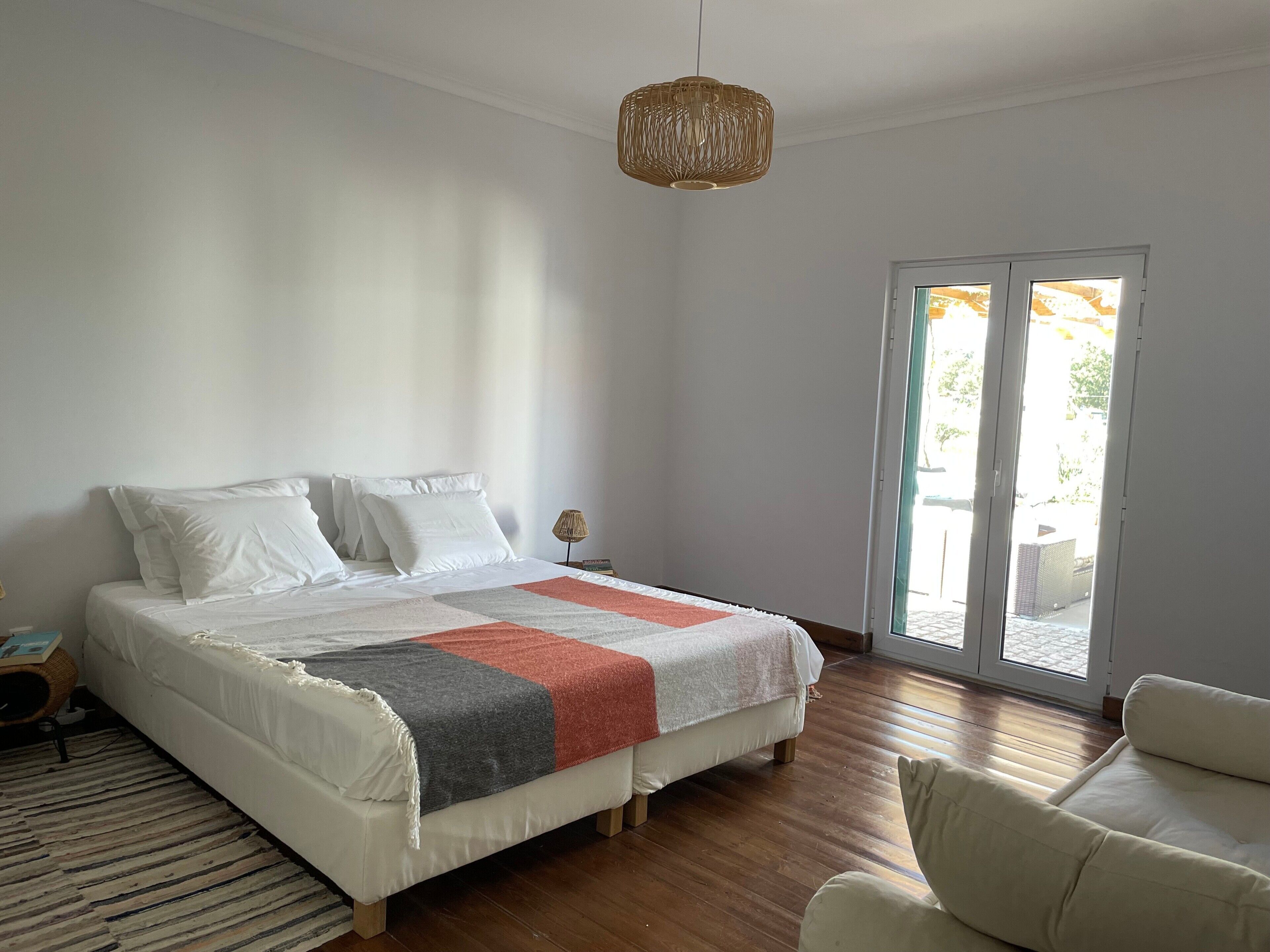 WiFi, bed sheets, wheelchair access