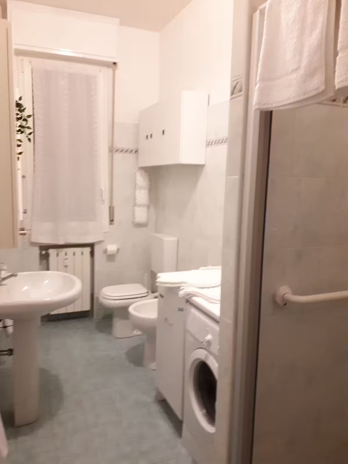 Doccia, asciugacapelli, bidet, asciugamani