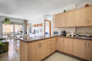 Coffee/tea maker, microwave, oven, stovetop - Home2Book Sunny Terrace Apt, el Rincón de ManFe (Candelaria)