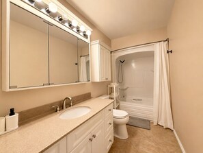 Bathroom - Crew-Friendly 4BR, 2 Living Areas, Free Parking (Thompson)