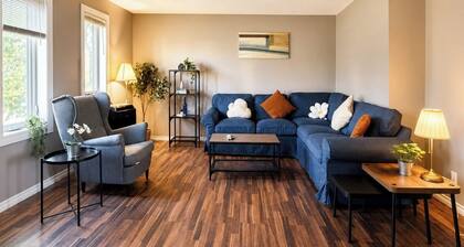 Crew-Friendly 4BR, 2 Living Areas, Free Parking