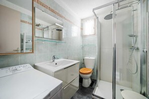 Bathroom - Vrbo Property (Zonza)