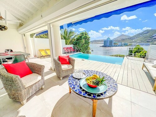 Villa Yellow Fish — private pool, sea view, peaceful setting
