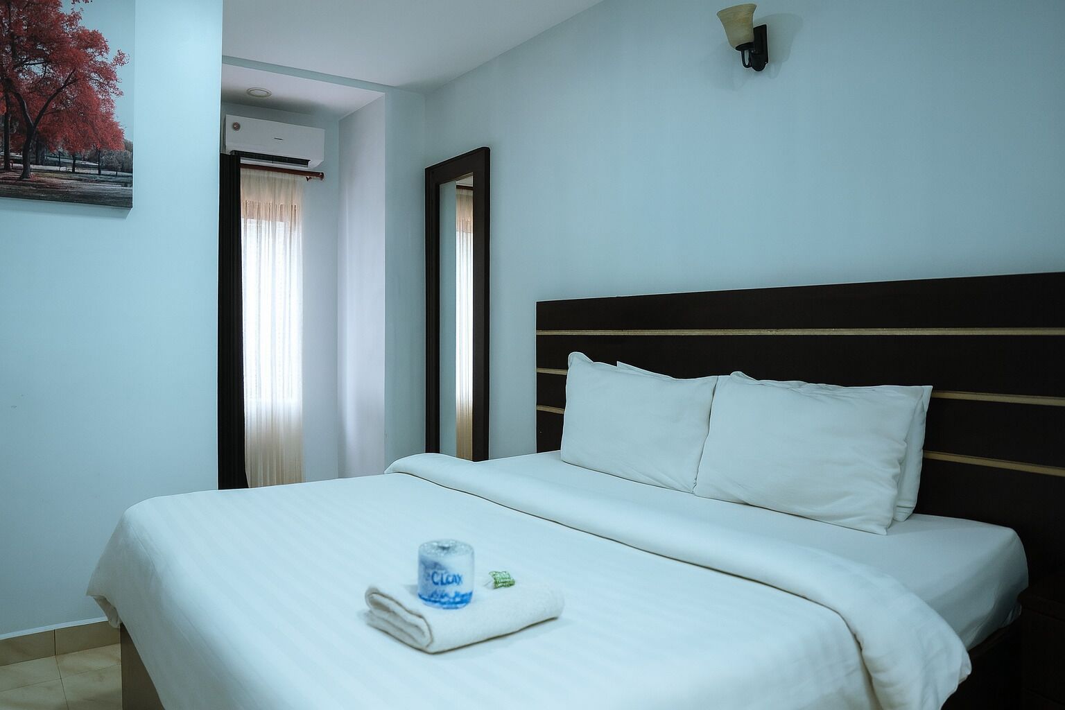 Habitación clásica | Escritorio y espacio para trabajar con un portátil