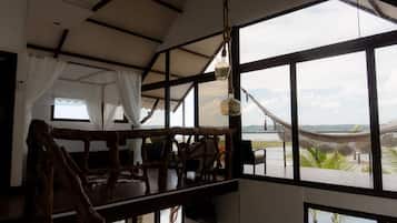 Superior Twin kamer, balkon, uitzicht op meer | Interieur