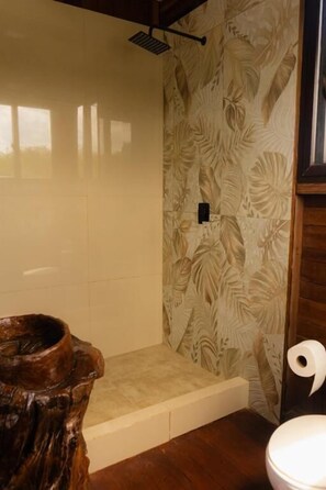 Deluxe Double Room, Balcony, Lake View | Bathroom - Paraíso Nimah (San Miguel Petén)