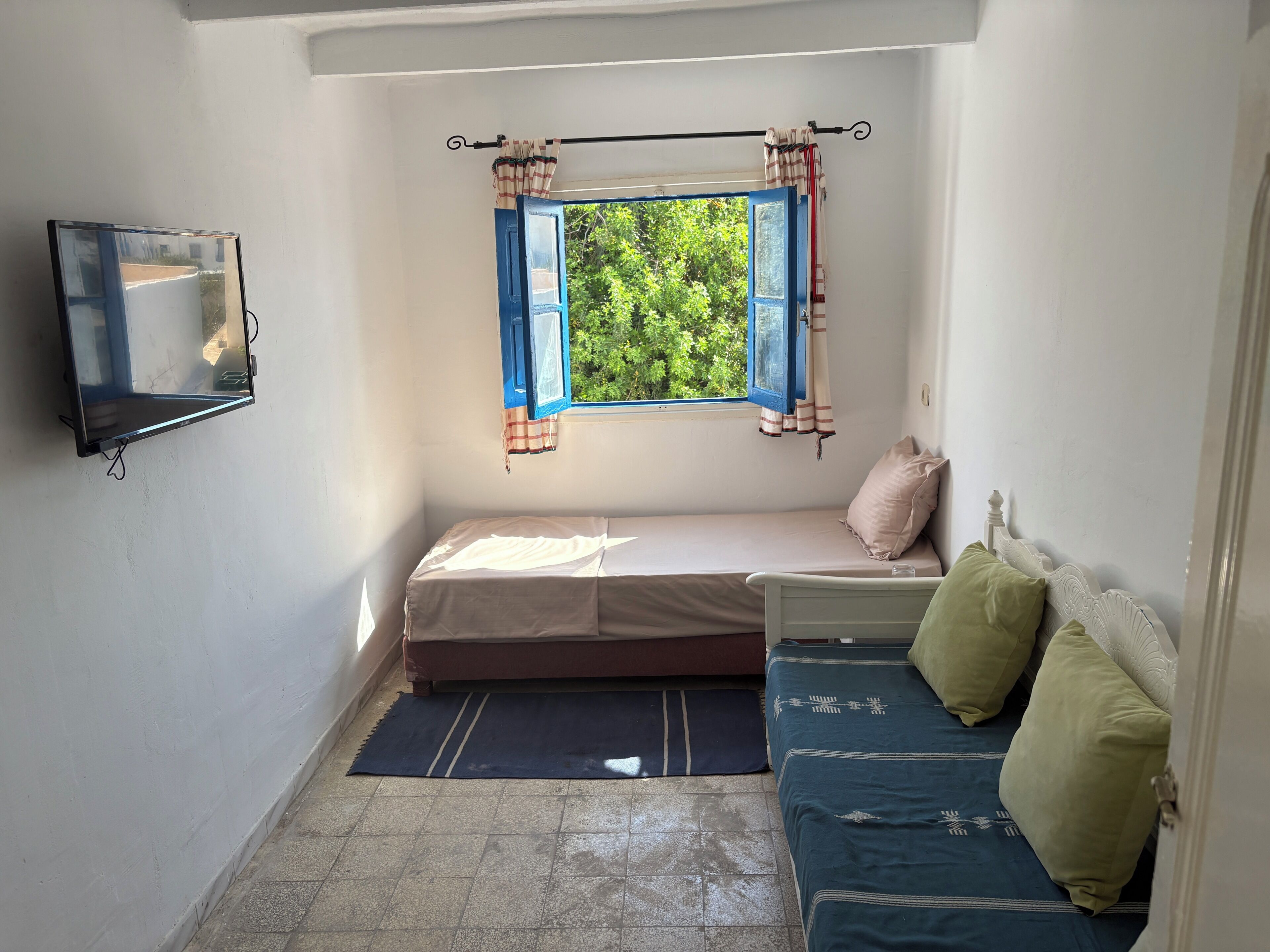 Shared Dormitory | Free WiFi, bed sheets