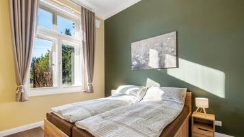 Iron/ironing board, travel cot, free WiFi, bed sheets