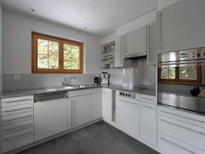 Fridge, dishwasher, cookware/dishes/utensils - Chesa Igna Appartement/Fewo, Bad, WC, 4-Bettwohnung by Interhome (Arosa)