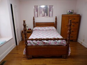 Room - Village Haven: 3-bedroom house in quaint Murphy, NC (Murphy)