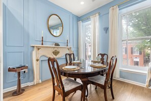 Dining - Huge, Downtown, Walkable, Coffee, Breweries, Dogs (Frederick)