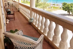 Terrace/patio - Pelican View #3 unrivalled beach views (Providenciales)