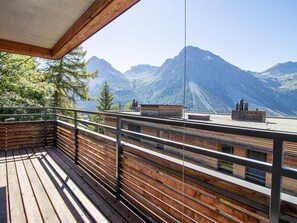 A wooden deck with a metal railing overlooking a mountainous landscape. - Salis 06 by Arosa Holiday Appartement/Fewo, Dusche und Bad, WC, 3 Schlafräume by Interhome (Arosa)