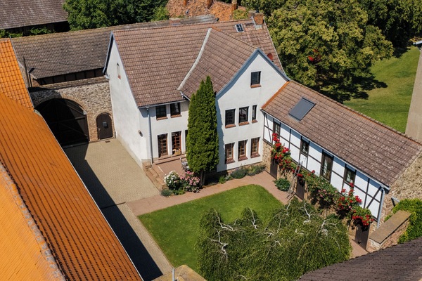 Haupthaus mit Seitentrakt