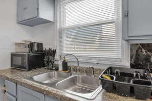 Coffee/tea maker, fridge, microwave, oven - Cozy Pet-Friendly Buffalo Home Near Broadway Market | Sleeps 6 (Buffalo)