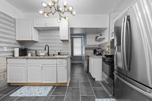 Coffee/tea maker, fridge, microwave, oven - Spacious 5BR/2BA Pet-Friendly Buffalo Home – Sleeps 10, Minutes from Downtown (Buffalo)