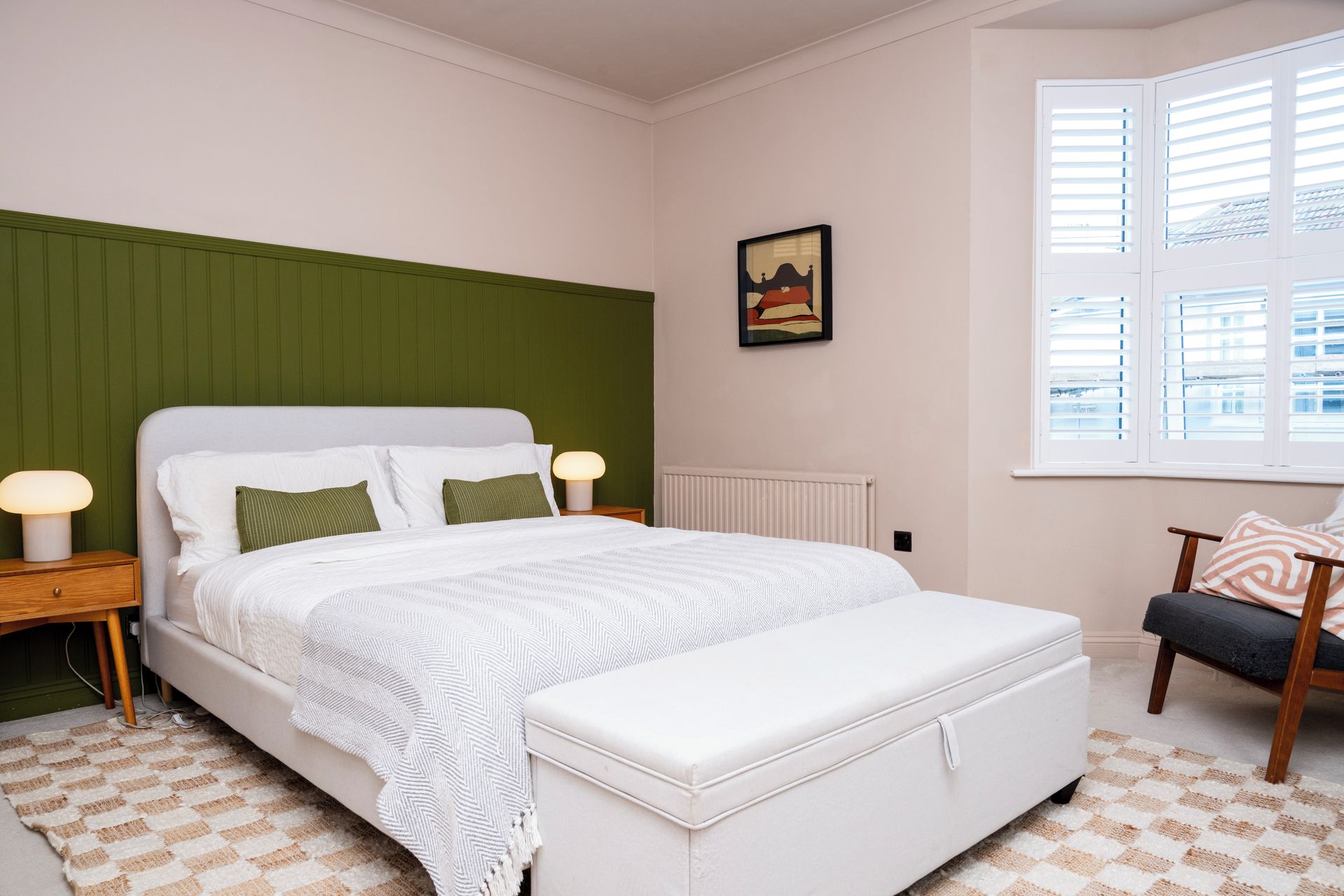 2 bedrooms, internet, bed sheets