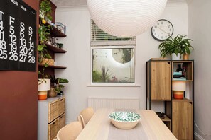 Dining - 2BDR Brighton Retreat with Courtyard Garden (Brighton and Hove)