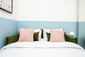 Room - 2BDR Brighton Retreat with Courtyard Garden (Brighton and Hove)