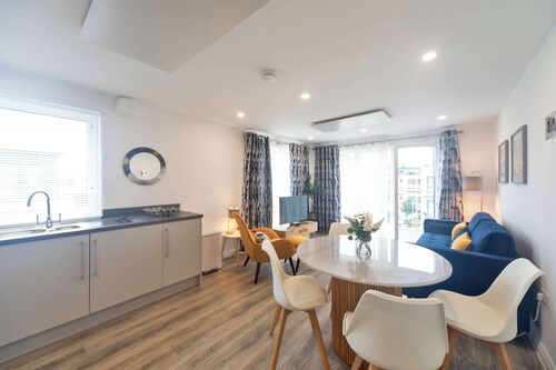 Stunning 2 Bed Ashford Apartment with Terrace