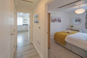 2 Schlafzimmer, Schreibtisch, Bügeleisen/Bügelbrett, WLAN