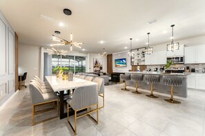 Family House, Patio, Courtyard View | Private kitchen - 4305-Lana (Davenport)