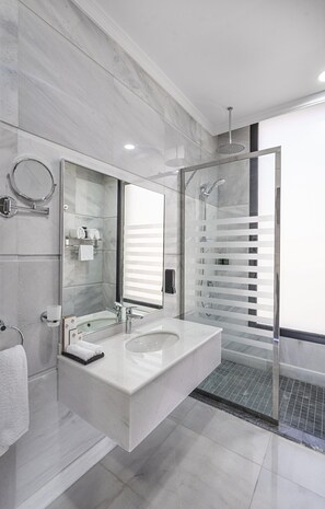 House | Bathroom - Luxe King Comfort Stay in Jeddah (Jeddah)
