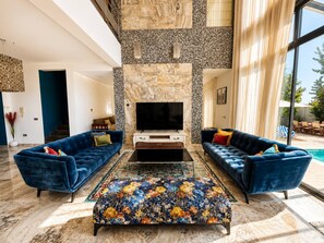 Villa, 4 Schlafzimmer, eigener Pool | Wohnbereich