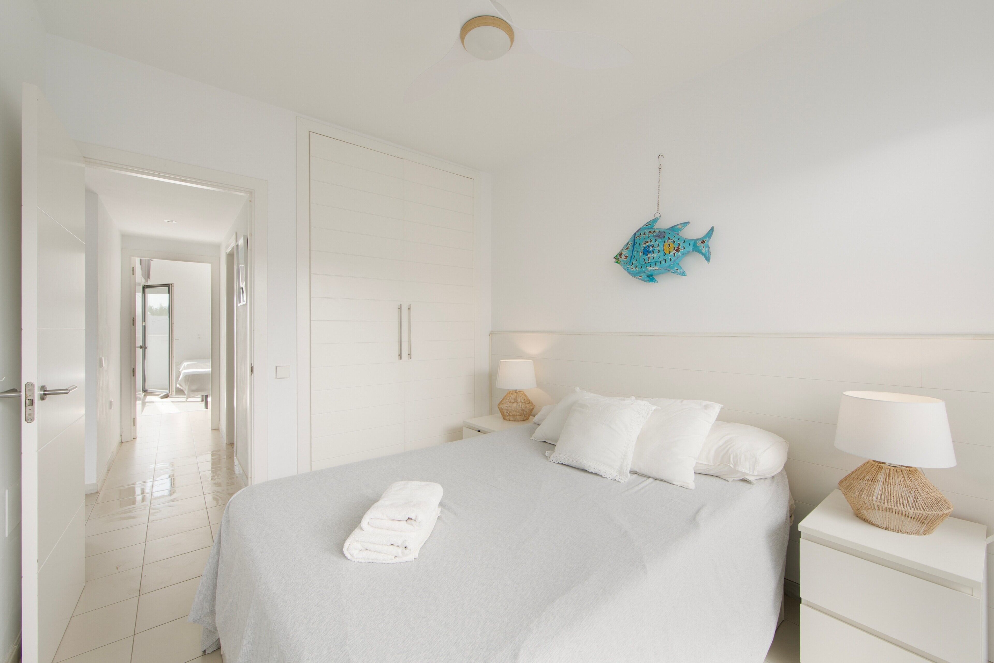 2 dormitorios, tabla de planchar con plancha, wifi y ropa de cama