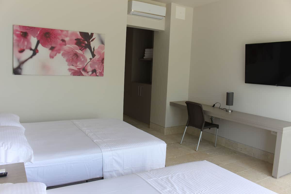 Standard Room | In-room safe, desk, laptop workspace, WiFi (free)