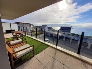 Outdoor dining - Vrbo Property (Porspoder)
