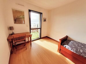 Interior - 3-room apartment, 63 m², with a 20 m² balcony-terrace. A breathtaking view of the sea. (Porspoder)