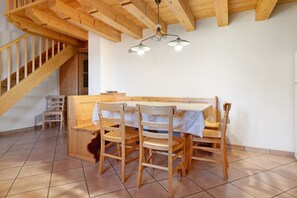 Dining - Apartment 'Maso Bornie Fior Di Melo' with Mountain View, Shared Terrace and Wi-Fi (Altavalle)