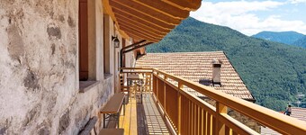 Apartment 'Maso Bornie Fior Di Melo' with Mountain View, Shared Terrace and Wi-Fi