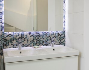 Bathroom - Cosy apartment - near Place de la Nation (Paris)