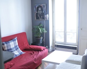 Living area - Very Nice Apartment 5 Minutes From Montmartre (Paris)