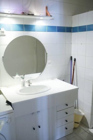 Bathroom - Very Nice Apartment 5 Minutes From Montmartre (Paris)