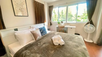 3 bedrooms, iron/ironing board, WiFi (free), bed sheets