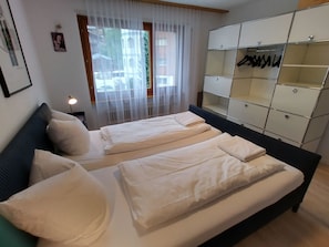 1 bedroom, Internet - Panorama 26 # 4-bed apartment, Dusche, WC 4-Bettwohnung, Dusche, WC by Interhome (Leukerbad)