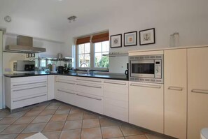 House | Private kitchen - Romantic Villa for 2-guests With Sauna, Makkum (Makkum)