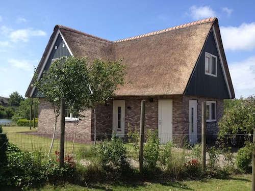 Romantic Villa for 2-guests With Sauna, Makkum