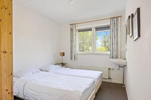 Romantic Villa for 2-guests With Sauna, Makkum